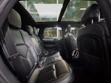 Porsche Cayenne III — photo 8