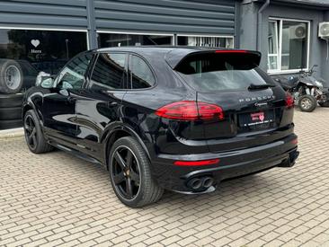 Porsche Cayenne III — photo 10
