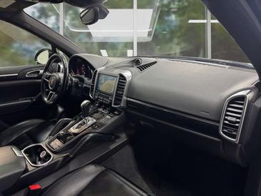Porsche Cayenne III — photo 10