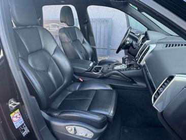 Porsche Cayenne III — photo 14