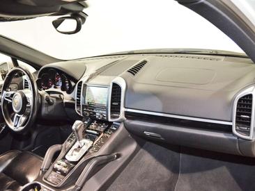 Porsche Cayenne III — photo 10