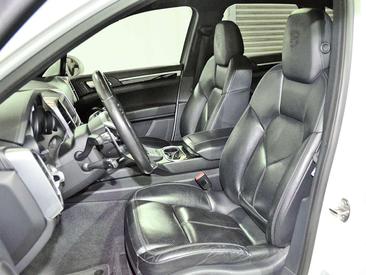 Porsche Cayenne III — photo 12