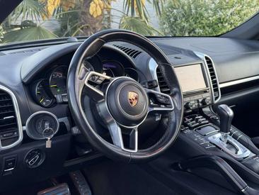 Porsche Cayenne III Turbo S — photo 14