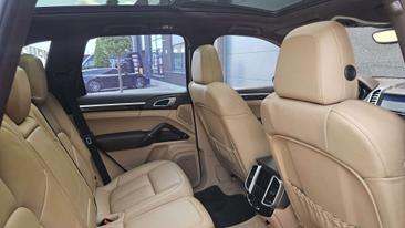 Porsche Cayenne III — photo 12