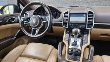 Porsche Cayenne III — photo 14