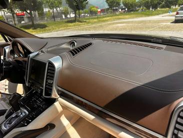 Porsche Cayenne III E-hybrid S — photo 12