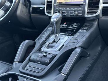 Porsche Cayenne III Turbo S — photo 24