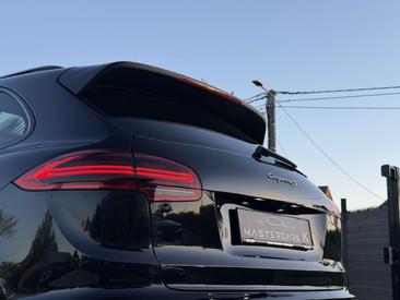 Porsche Cayenne III Turbo S — photo 36
