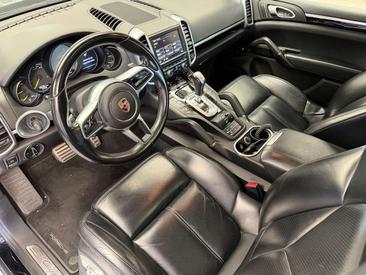 Porsche Cayenne III Turbo — photo 7