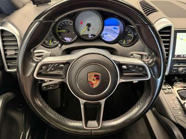 Porsche Cayenne III Turbo — photo 9