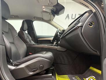 Volvo XC90 D5 Momentum — photo 12
