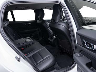 Volvo V60 D4 Momentum — photo 5