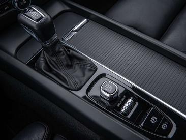 Volvo V60 D4 Momentum — photo 12