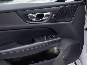 Volvo V60 D4 Momentum — photo 16