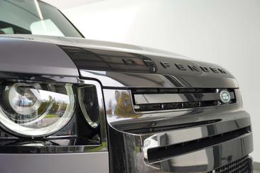 Land Rover Defender 110 SE Black P400e — photo 6