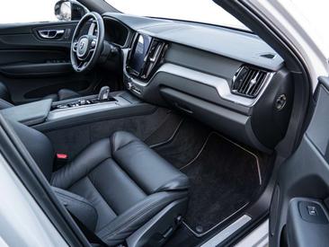 Volvo XC60 B4 R-Design — photo 4