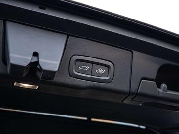 Volvo XC60 B4 R-Design — photo 8