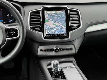 Volvo XC90 R-DESIGN — photo 8