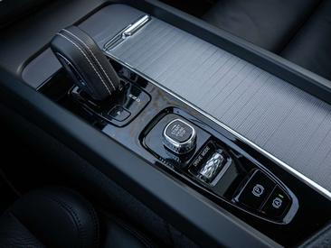 Volvo XC60 B4 R-Design — photo 11