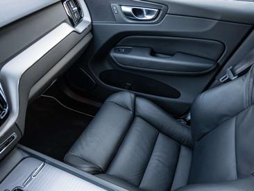 Volvo XC60 B4 R-Design — photo 12