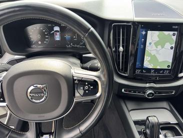 Volvo XC60 T8 R-Design — photo 16