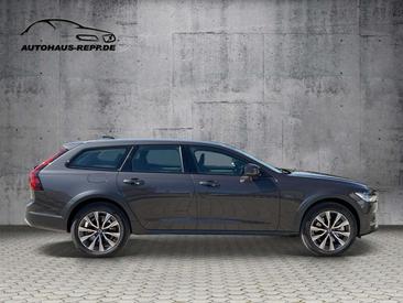 Volvo V90 B4 Plus — photo 7