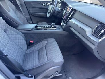Volvo XC60 B4 Core 2023 Blanc — photo 19