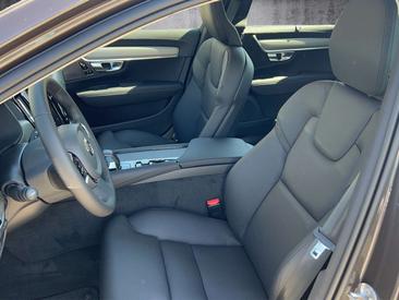 Volvo V90 B4 Plus — photo 9