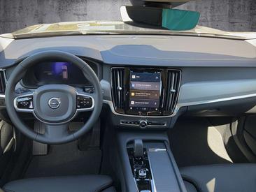 Volvo V90 B4 Plus — photo 11