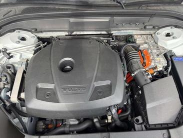 Volvo XC60 T8 R-Design — photo 21