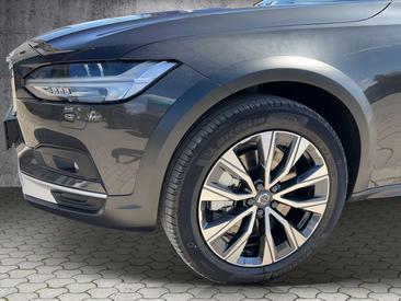 Volvo V90 B4 Plus — photo 14