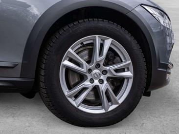 Volvo V90 D4 — photo 3