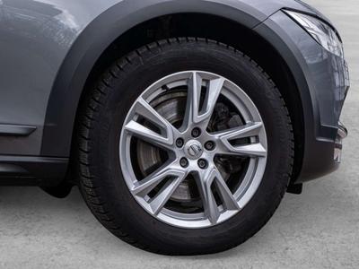 Volvo V90 D4