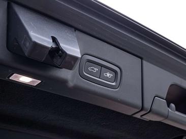 Volvo V90 D4 — photo 8