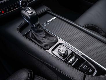Volvo V90 D4 — photo 12