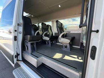 Volkswagen Crafter — photo 4