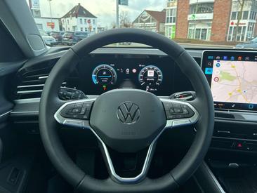 Volkswagen Passat Elegance — photo 13