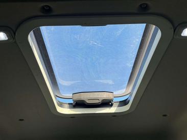 Volkswagen Crafter — photo 43