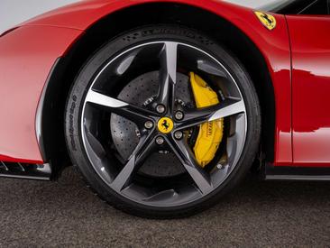 Ferrari SF90 Stradale — photo 9