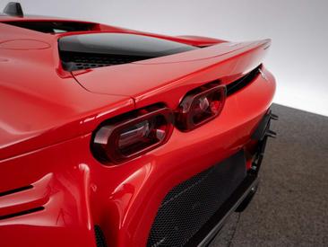 Ferrari SF90 Stradale — photo 14