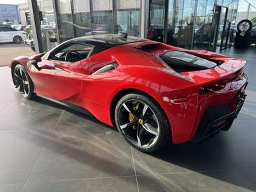 Ferrari SF90 Stradale — photo 15