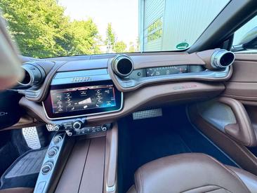 Ferrari GTC4Lusso — photo 8