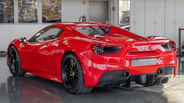 Ferrari 488 — photo 9