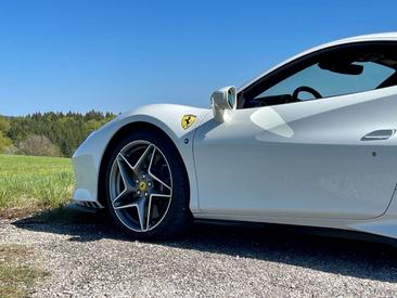 Ferrari F8 Tributo — photo 17