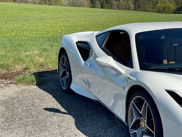 Ferrari F8 Tributo — photo 18