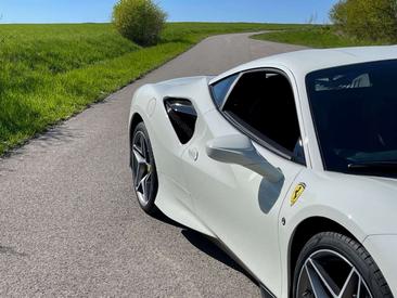 Ferrari F8 Tributo — photo 21