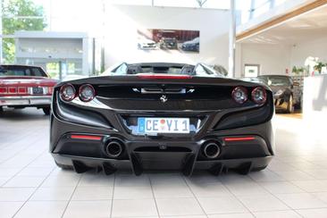 Ferrari F8 Spider — photo 8