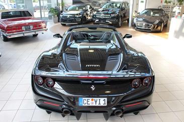 Ferrari F8 Spider — photo 9