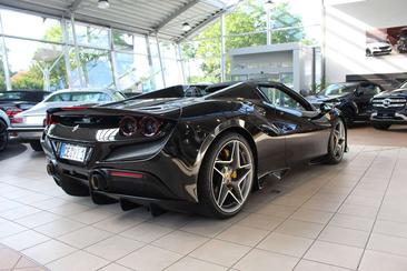 Ferrari F8 Spider — photo 10