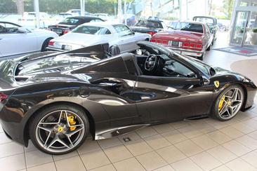 Ferrari F8 Spider — photo 11